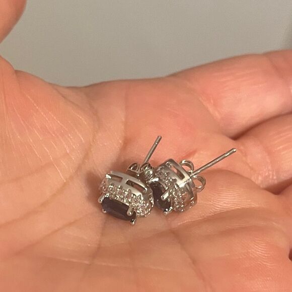 The Inheritance Sapphire Earrings in 925 and Cubic Zirconia - Picture 6 of 9